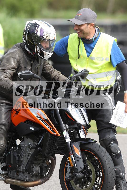 /Archiv-2025/10 23.04.2025 Cornu Master School ADR/gruen-vert/43